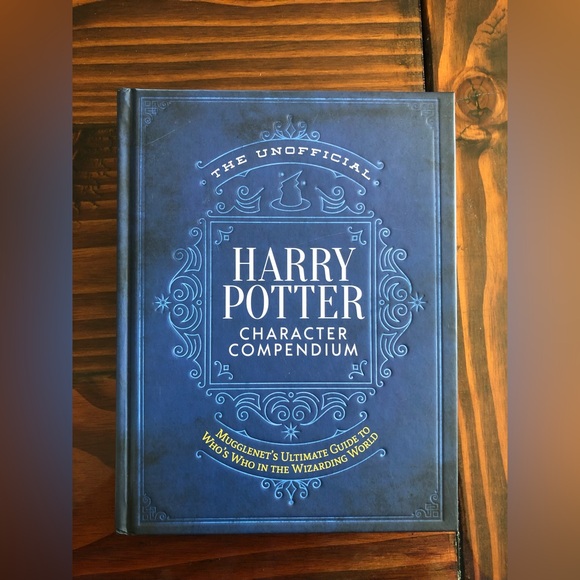LIKE NEW Harry Potter character compendium book - Picture 1 of 4